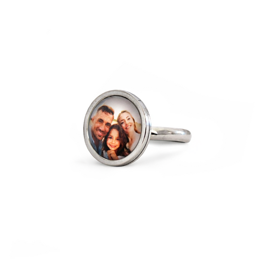 Silver ring with a circular photo insert featuring a family on a white background